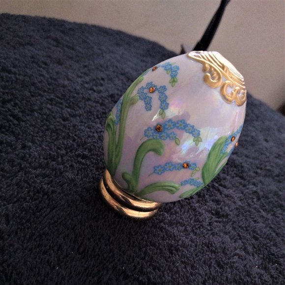 Vintage Faberge Style Floral Jeweled Egg On Stand/Ornate White and Gold Glass - Picture 2 of 8